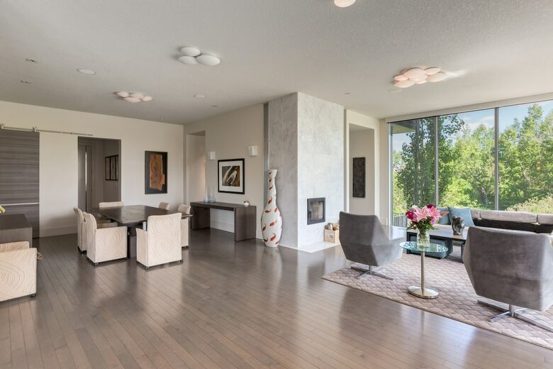 Artistic and Spacious Estate Home on River Park in Calgary Center - Calgary, Canada