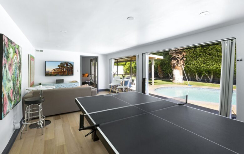 Cool and Fun Midcentury Getaway - Palm Springs, California