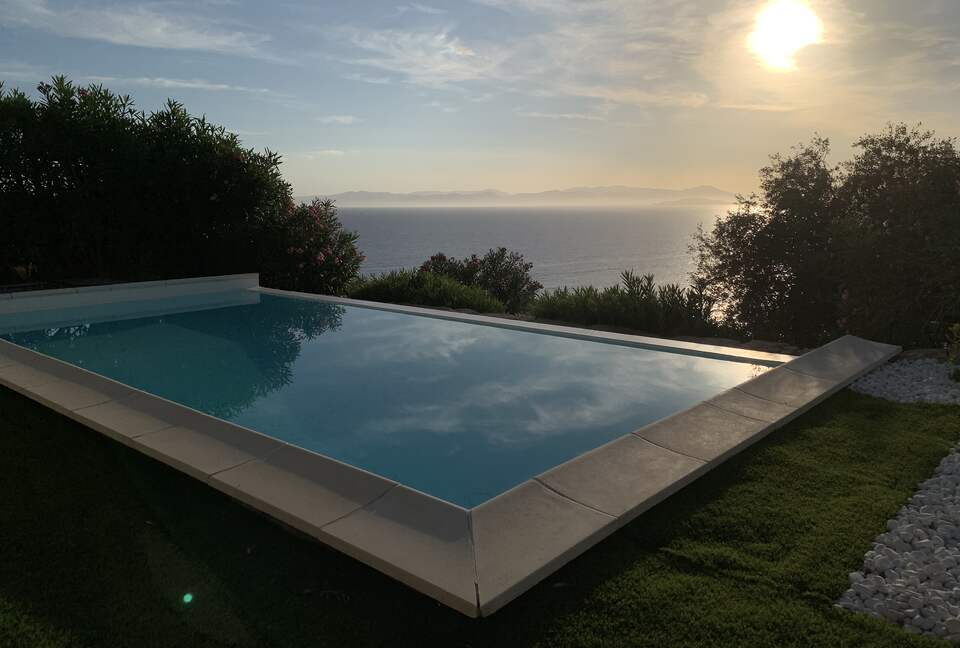 Sunset Horizon Villa - Quartu S'elena, Italy