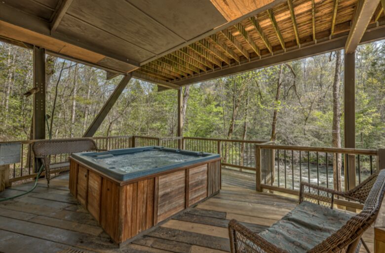 Falcon’s Nest Riverfront Mountain Retreat - Mccaysville, Georgia