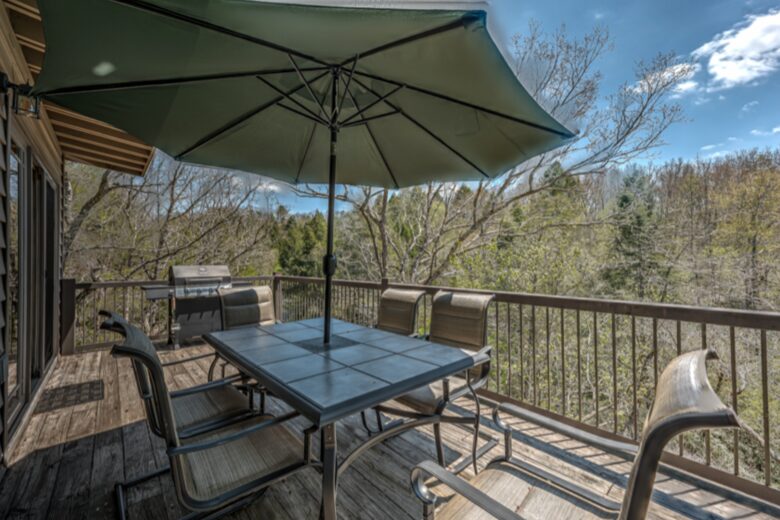 Falcon’s Nest Riverfront Mountain Retreat - Mccaysville, Georgia