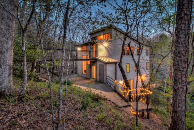 Falcon’s Nest Riverfront Mountain Retreat - Mccaysville, Georgia