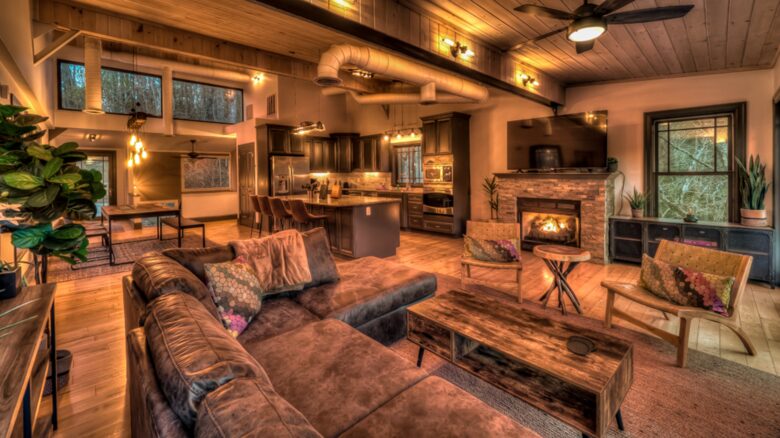 Falcon’s Nest Riverfront Mountain Retreat - Mccaysville, Georgia