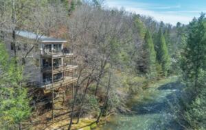 Falcon’s Nest Riverfront Mountain Retreat - Mccaysville, Georgia