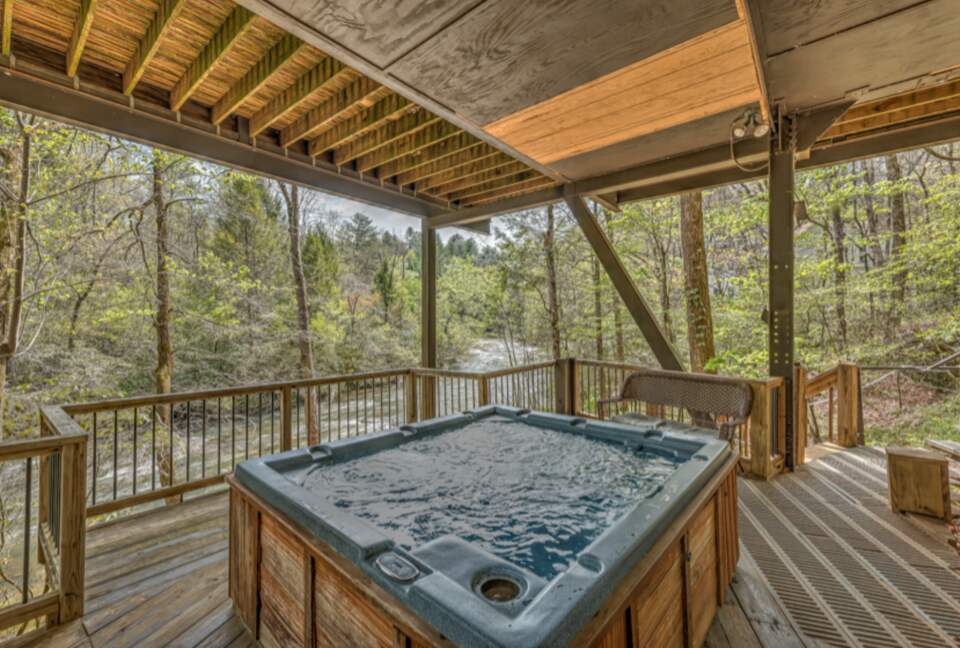 Falcon’s Nest Riverfront Mountain Retreat - Mccaysville, Georgia