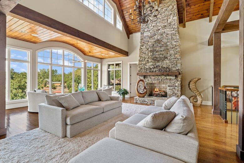 Gorgeous Lakefront Lodge with a Pool and Dock - Fort Mill, South Carolina
