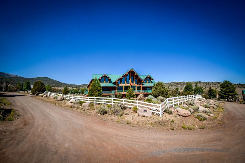 Storytellers Lodge - Pine Valley, Utah