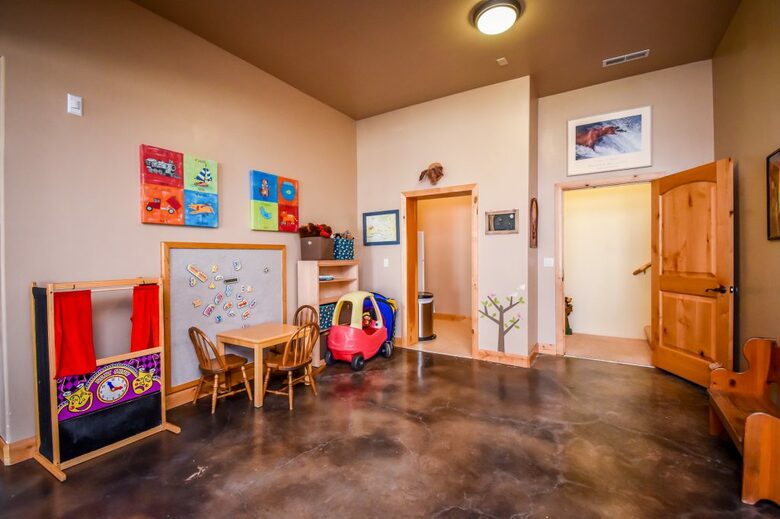 Storytellers Lodge - Pine Valley, Utah