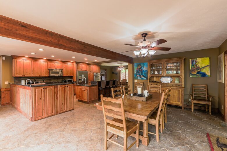 Mountain Mama Ski-In/Ski-Out Retreat - Snowshoe, West Virginia