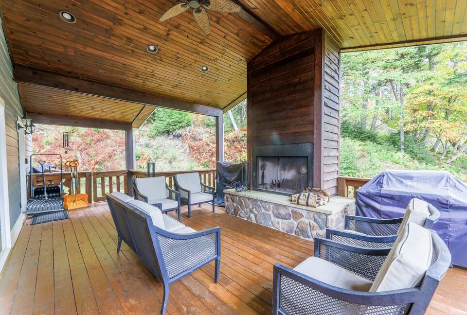 Mountain Mama Ski-In/Ski-Out Retreat - Snowshoe, West Virginia