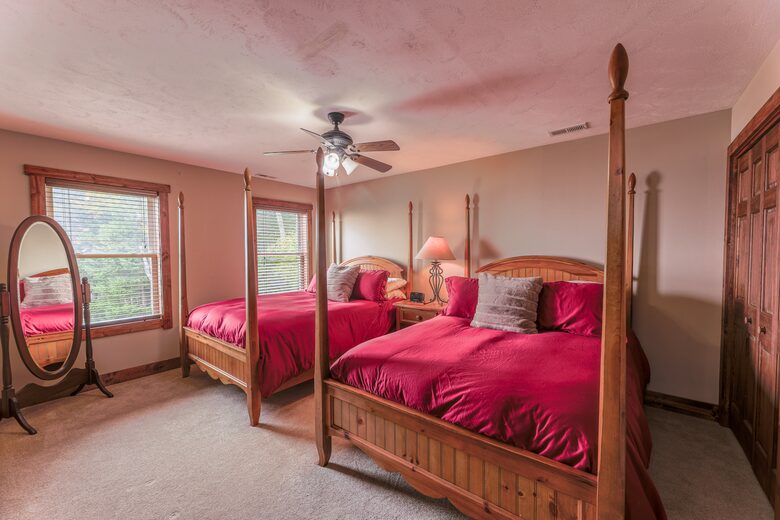 Mountain Mama Ski-In/Ski-Out Retreat - Snowshoe, West Virginia