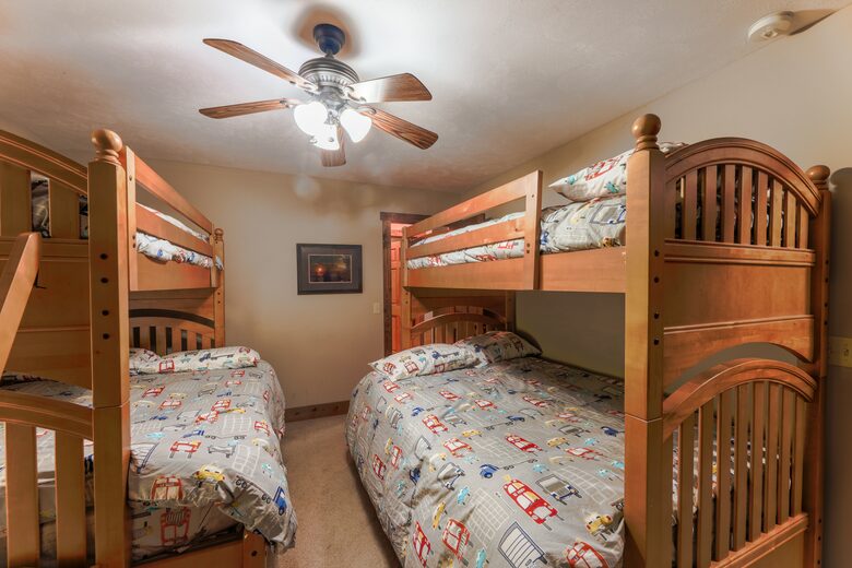 Mountain Mama Ski-In/Ski-Out Retreat - Snowshoe, West Virginia