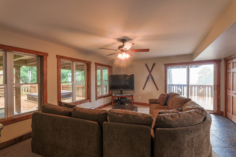 Mountain Mama Ski-In/Ski-Out Retreat - Snowshoe, West Virginia
