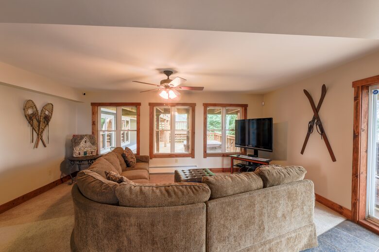Mountain Mama Ski-In/Ski-Out Retreat - Snowshoe, West Virginia
