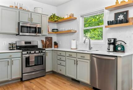 Bohemian Retreat | Four bedroom two full bath close to beach, downtown, and wineries! - Grand Traverse County, Michigan