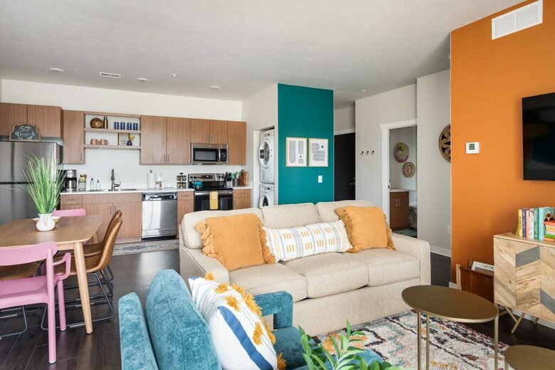 "Happy Trails" Chic Condo Close to downtown, beach and bike trail - Traverse City, Michigan