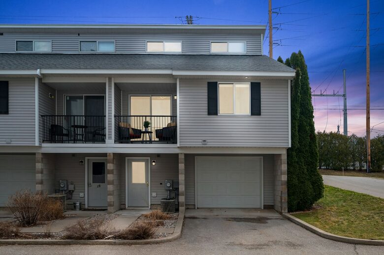 Japandi on Eighth | Three Bedroom near downtown, beach, and wineries! - Traverse City, Michigan