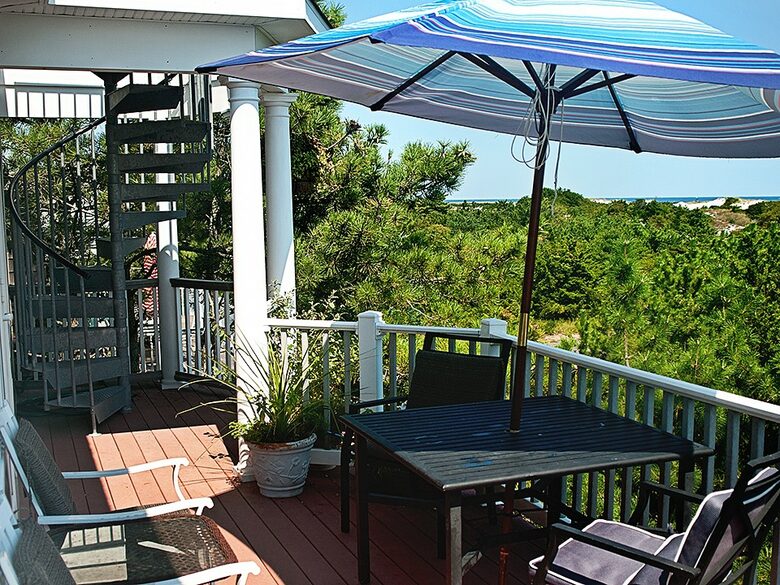 Dreamy Barnegat Light Oceanfront Shore Beach House - Barnegat Light, New Jersey