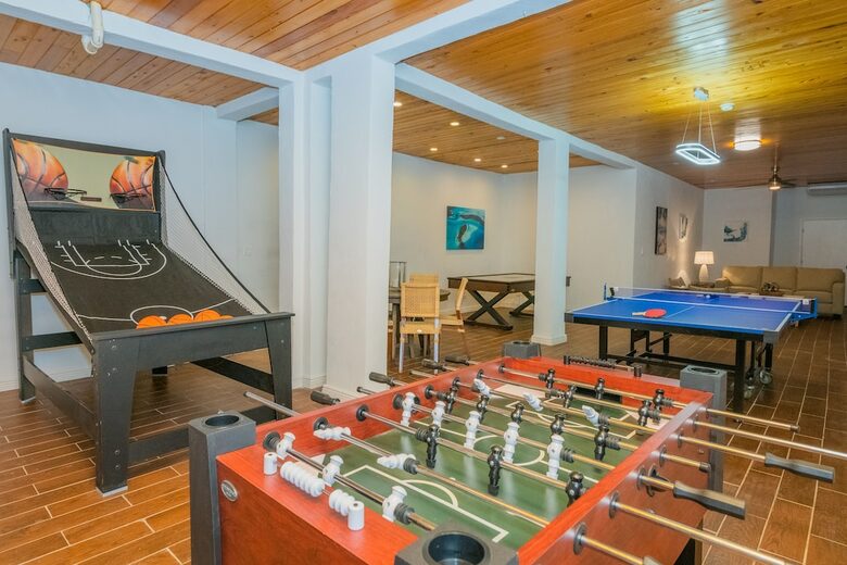 Oceanfront Home with Private Pool - Forbes Hill, Bahamas