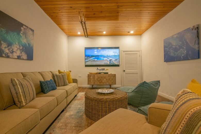 Oceanfront Home with Private Pool - Forbes Hill, Bahamas