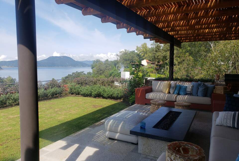 Beautiful New House With Lake Views - Valle de Bravo, Mexico