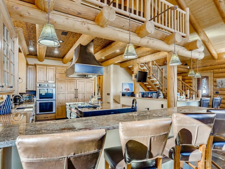 Six Bedroom Luxurious Chalet | With Hot Tub and Stunning Views! - Breckenridge, Colorado