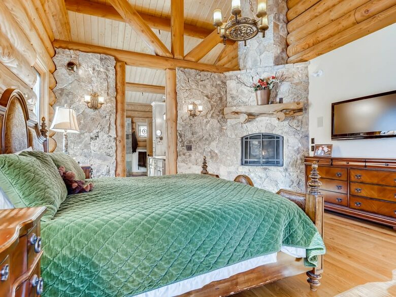Six Bedroom Luxurious Chalet | With Hot Tub and Stunning Views! - Breckenridge, Colorado