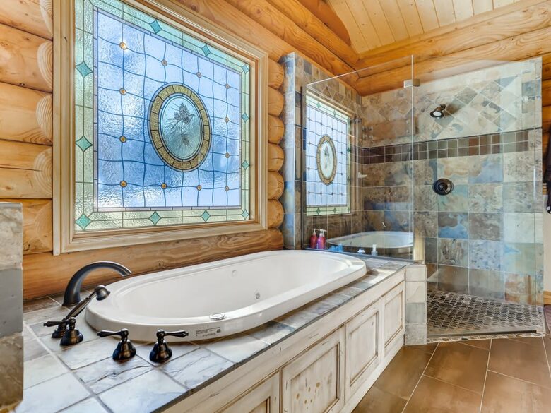 Six Bedroom Luxurious Chalet | With Hot Tub and Stunning Views! - Breckenridge, Colorado