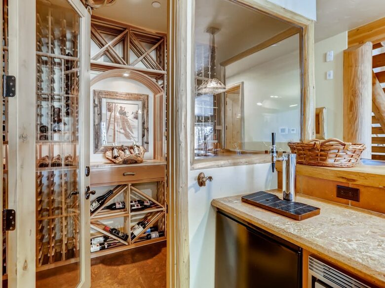 Six Bedroom Luxurious Chalet | With Hot Tub and Stunning Views! - Breckenridge, Colorado