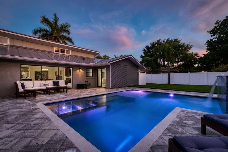 Lido Beach Gulf Getaway with a Pool - Lido Key, Florida
