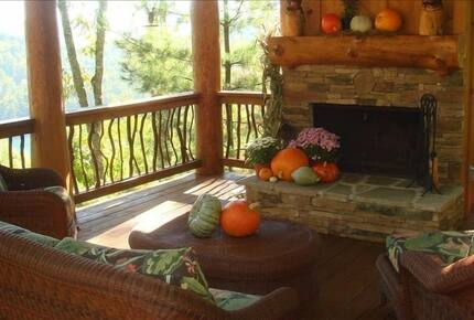 Luxury Log  Home Overlooking Lake Glenville - Cullowhee, North Carolina