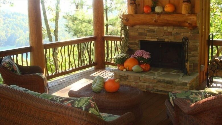 Luxury Log Home Overlooking Lake Glenville - Cullowhee, North Carolina