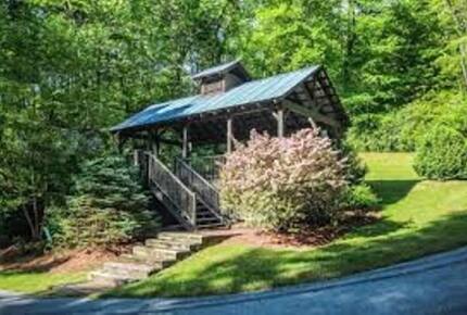 Luxury Log  Home Overlooking Lake Glenville - Cullowhee, North Carolina