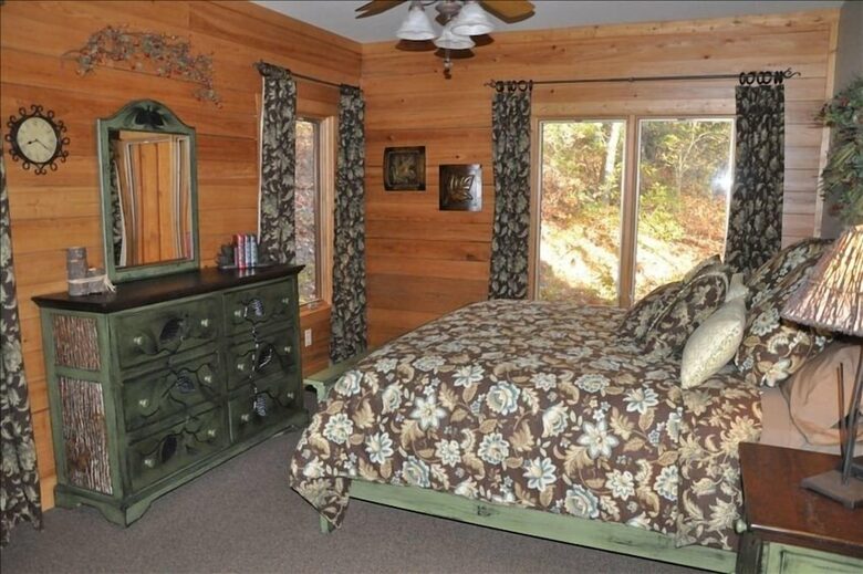 Luxury Log Home Overlooking Lake Glenville - Cullowhee, North Carolina