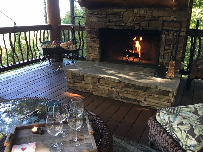 Luxury Log Home Overlooking Lake Glenville - Cullowhee, North Carolina