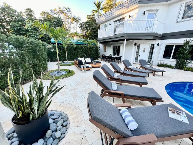 Two Beautiful East Fort Lauderdale Villas with a Private Pool - Fort Lauderdale, Florida