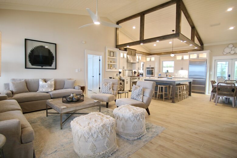 High Times bayfront with pier, swimming pool and 2 hot tubs on #1 Beach in America - St George Island, Florida