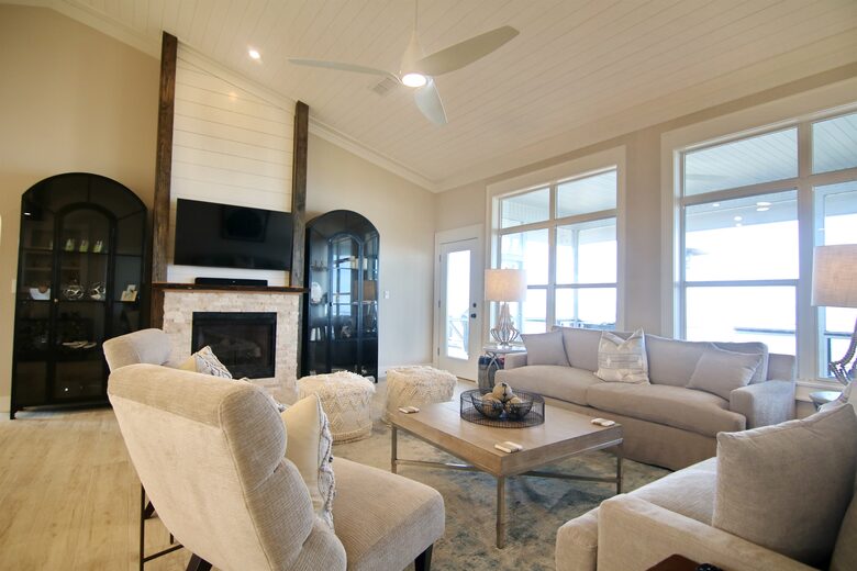 High Times bayfront with pier, swimming pool and 2 hot tubs on #1 Beach in America - St George Island, Florida