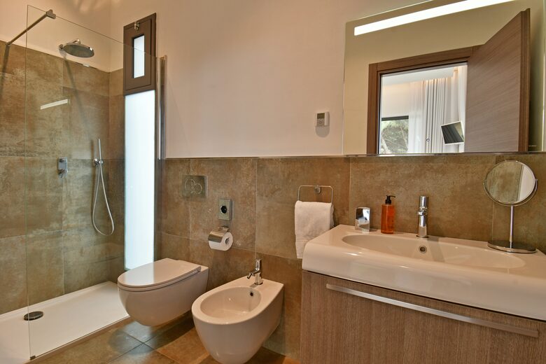 Shower room in sunrise bedroom ) same design for family bedroom ensuit