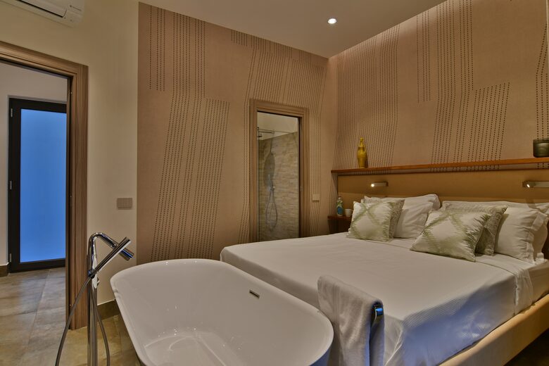 Master bedroom in dependence with whirlpool tub