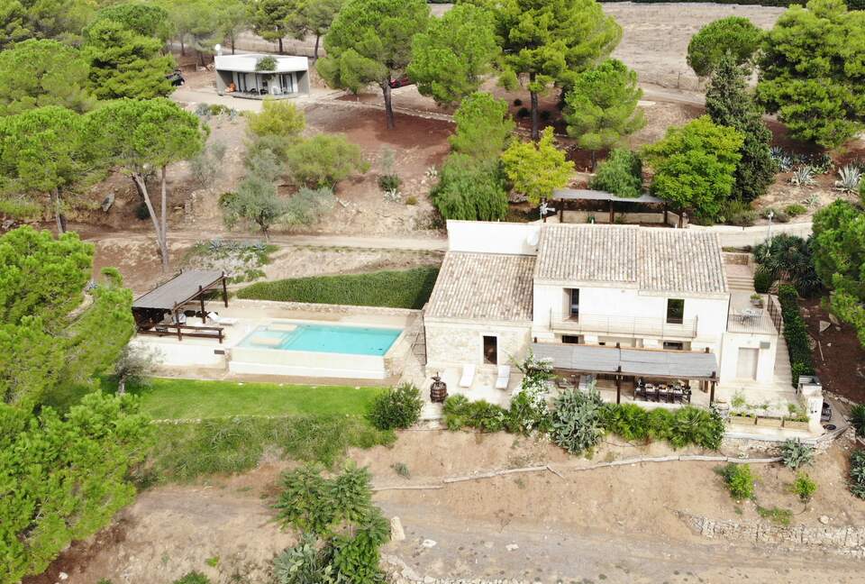 overhead view with dependence shown behind main house
