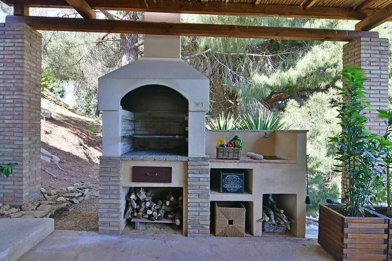 Wood burning BBQ grill