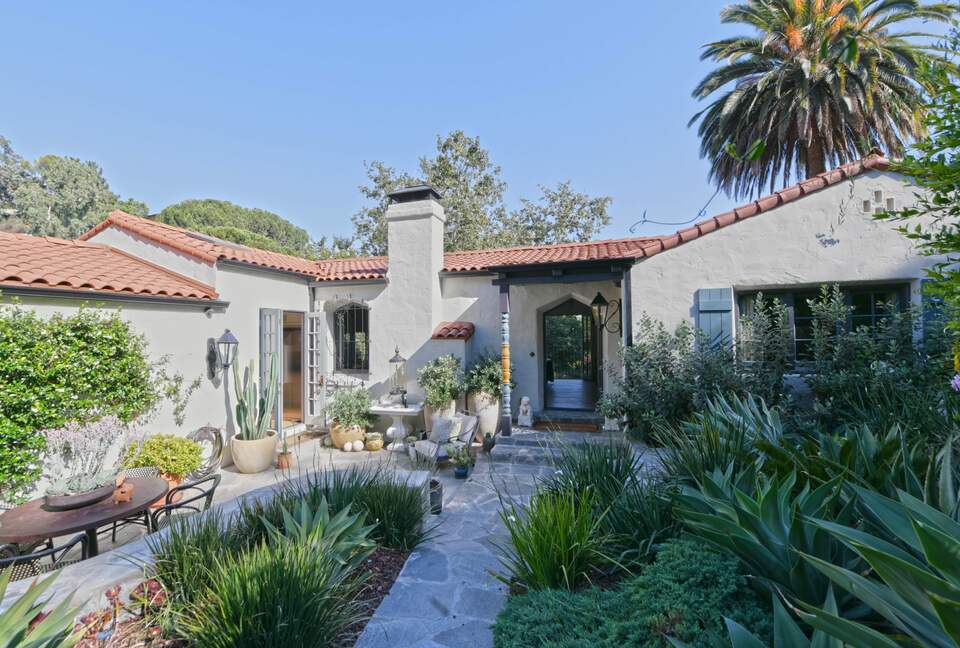 Stunning Hollywood Hills Oasis - Los Angeles, California