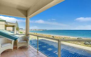 Beach Front House - Mandurah, Australia