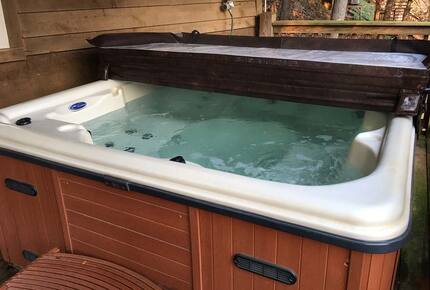 Norris Lake Waterfront Cabin - Sleeps 25 - La Follette, Tennessee