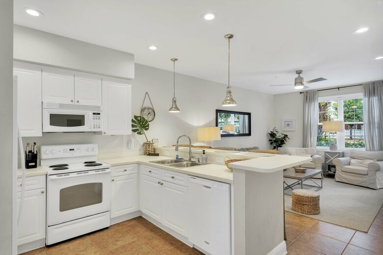 Charming 2 Bedroom 30A Beach Retreat - Santa Rosa Beach, Florida