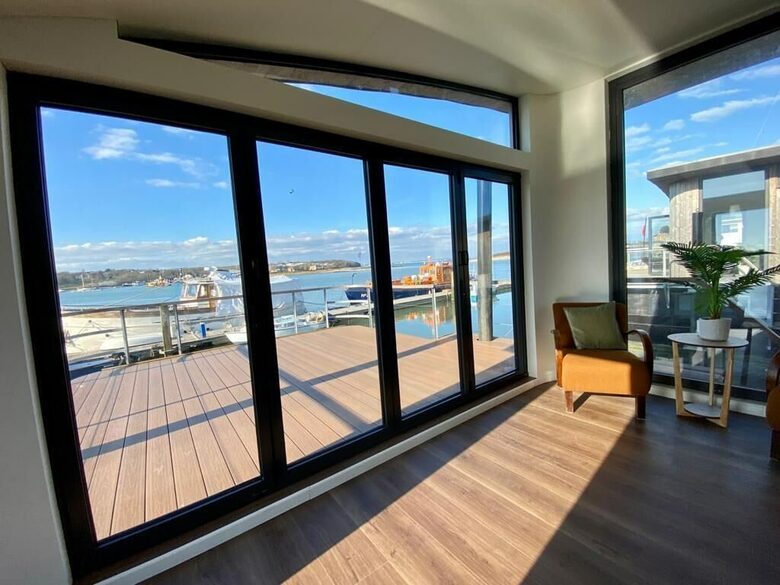 Bembridge Houseboat "Eleuthera" - Bembridge, United Kingdom