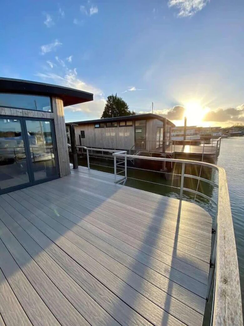 Bembridge Houseboat "Eleuthera" - Bembridge, United Kingdom