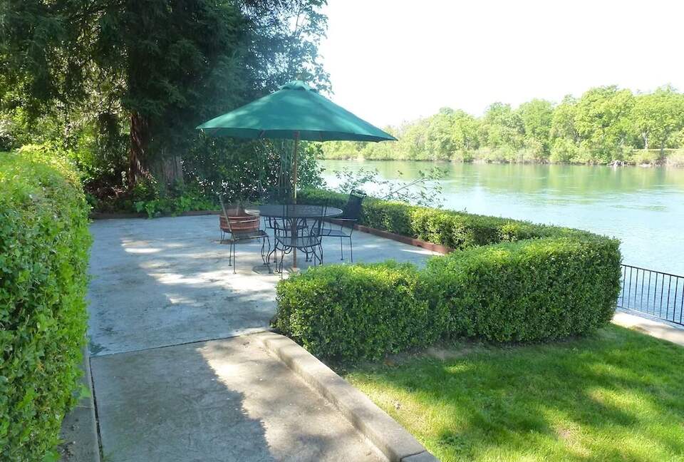 Northern California River Retreat Overlooking the Sacramento River near Redding - Anderson, California