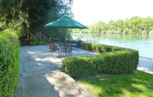 Northern California River Retreat Overlooking the Sacramento River near Redding - Anderson, California